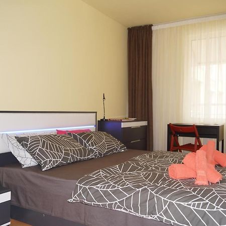 Spacious 2Bdr - Free Parking - Walk Everywhere - 300 Mbps Wifi 바르나 외부 사진