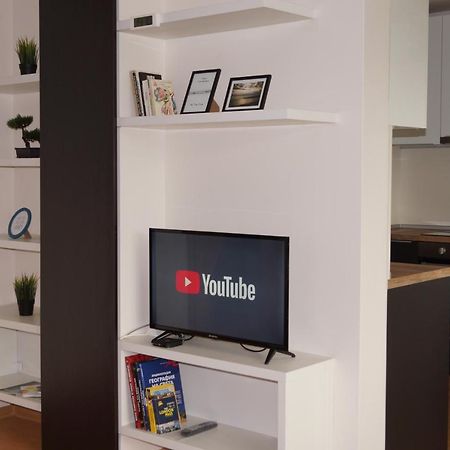 Spacious 2Bdr - Free Parking - Walk Everywhere - 300 Mbps Wifi 바르나 외부 사진
